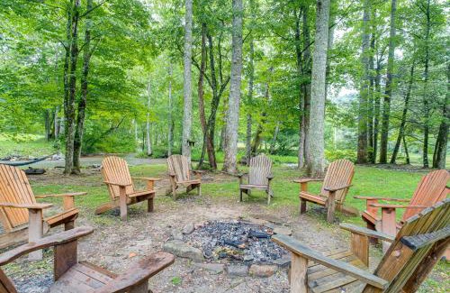 Suches House | Suches Creekside Cottage with Deck and BBQ Grill!