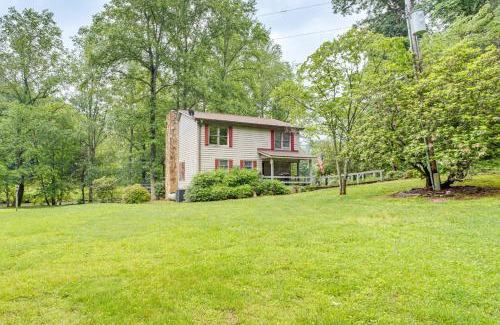 Suches House | Suches Creekside Cottage with Deck and BBQ Grill!