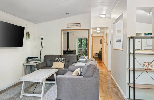 Sudden Valley House | Sudden Valley Forest House: Pet-Friendly, Near Galbraith Mountain & Trail Sites