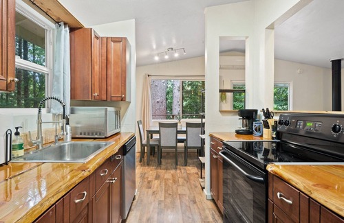 Sudden Valley House | Sudden Valley Forest House: Pet-Friendly, Near Galbraith Mountain & Trail Sites