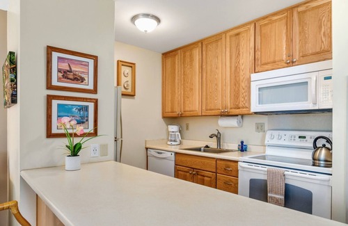 Kihei Condo | Sugar Beach 207 Ocean Views in Upgraded Beachfront Condo Home