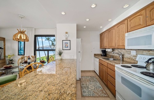 Kihei Condo | Sugar Beach 314 Front Row Ocean Views in Beautifully Upgraded Beachfront Condo