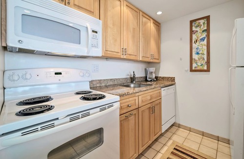 Kihei Condo | Sugar Beach 316 Front Row Ocean Views in Beautifully Upgraded Beachfront Condo