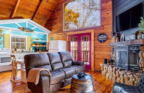 Gatlinburg - Pigeon Forge Cabin | Sugar Bear