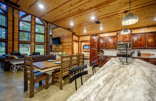 Broken Bow Cabin | Sugar Daddy Cabin for 13!
