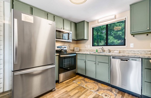 Sugar Mountain Condo | Sugar Mountain escape on Snowlake - steps to ski, golf and tennis