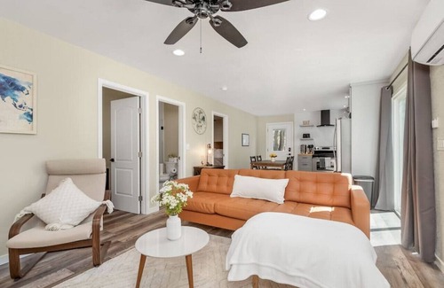 Oakhurst Cottage | Sugar Pine Cottage 1BD1BTH Yosemite & Bass Getaway