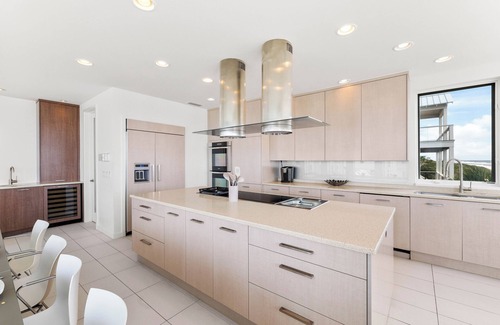 Plantation House | Sugar Sands Sanctuary: Gorgeous Beachfront Home, Infinity Pool, 5 Masters
