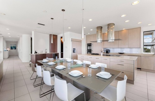 Plantation House | Sugar Sands Sanctuary: Gorgeous Beachfront Home, Infinity Pool, 5 Masters