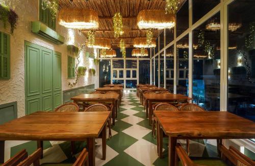 Mahmoorganj Hotel | Sugar Stars Inn
