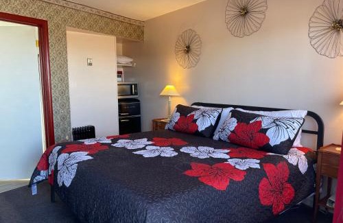 Virginia City Hotel | Sugarloaf Mountain Motel