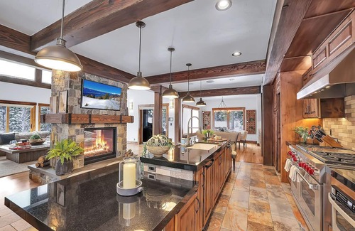 Tamarack Resort House | Sugarloaf Summit @ Tamarack Resort | Insta-Worthy SKI IN/OUT Mountain Modern Estate
