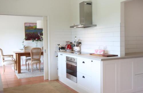 Riordanvale Villa | Sugarloaf Villa - lush tropical Whitsunday retreat