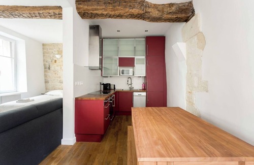 Arsenal Apartment | Suit Du Lion/AC Historic Flat, Marais, 4-5 Guests