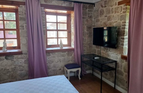 Kaleici House | Suit room with kıtchenette and balcony