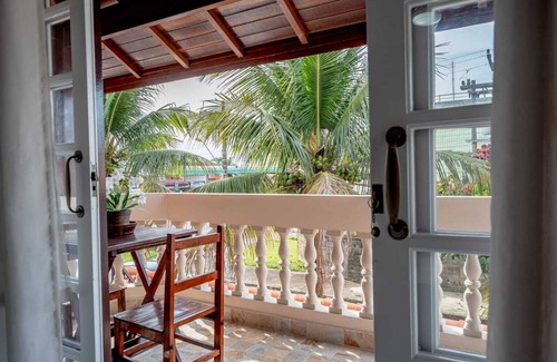 Parque Oasis House | Suite 1 with air conditioning, swimming pool and close to the sea.