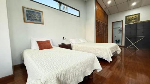 Cooperativa Empleados Consejo Provincial House | SUITE 2 CAMAS, TV, WIFFI, PARKING, a 3 MINUTOS DEL AEROPUERTO DE GUAYAQUIL, LAS GARZAS SAN MARINO SHOPPING