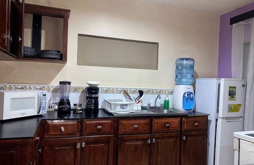 San Pedro Sula Apartment | Suite 2 Hab, 2 Baños, 3 Camas, Sala, Comedor, Cocina, Sofá Cama y Parqueo