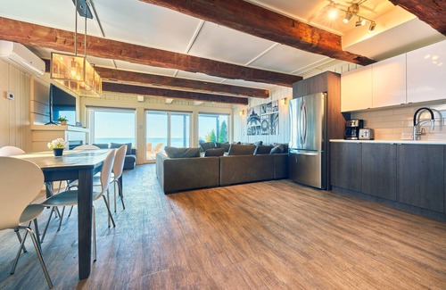 Wainfleet Cottage | Suite 200: Spacious Beachfront Townhouse