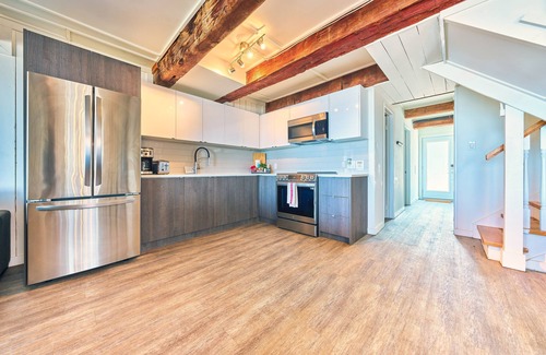 Wainfleet Cottage | Suite 200: Spacious Beachfront Townhouse