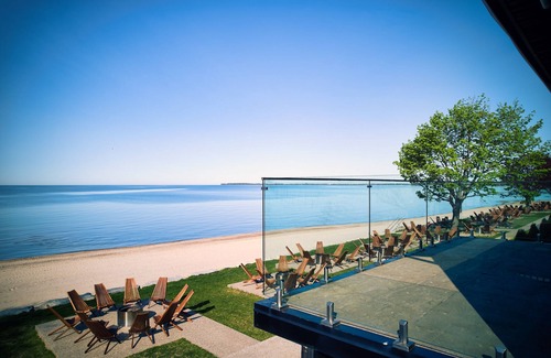Wainfleet Cottage | Suite 200: Spacious Beachfront Townhouse