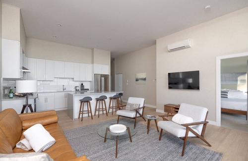 Regional District of Nanaimo Apartment | Suite #204 · Suite 204: Contemporary Oceanfront Accommodation