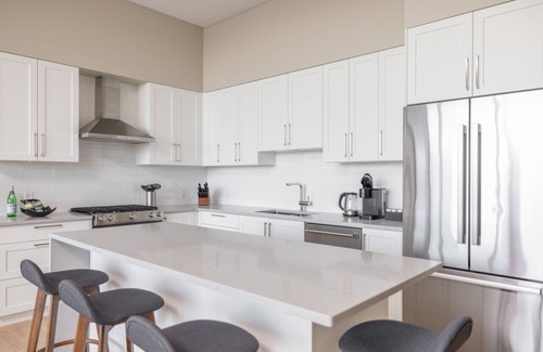 Regional District of Nanaimo Apartment | Suite #204 · Suite 204: Contemporary Oceanfront Accommodation