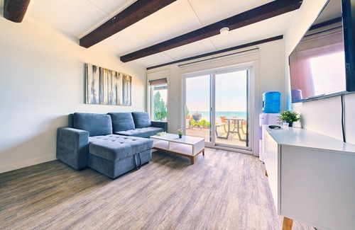Wainfleet Cottage | Suite 211: Beautiful 3-Bedroom Beachfront Townhouse