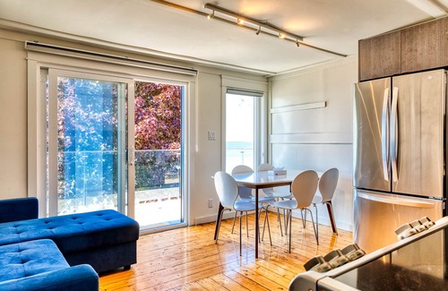 Wainfleet Cottage | Suite 216: Beautiful 2-Bedroom Beachfront Suite