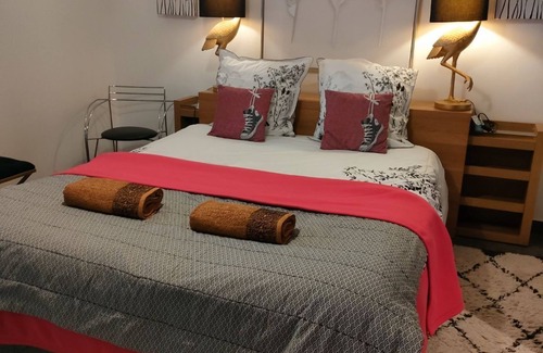 Guingamp House | Suite 27, a spacious and charming guest apartment