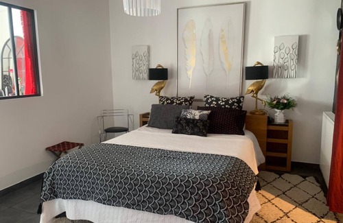 Guingamp House | Suite 27, a spacious and charming guest apartment