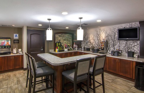 Bressi Ranch Condo | Suite 4-Mins from Airport | Fitness Center + Pool