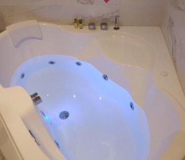 Quartier du chateau Hotel | Suite 50 Nuances avec Balnéothérapie pour 2