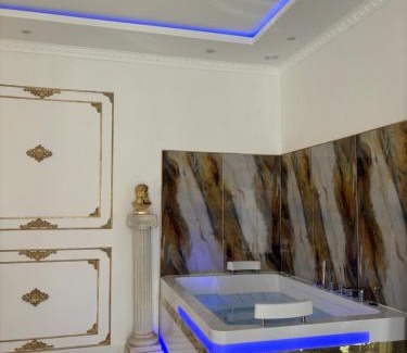 Cadereau Apartment | Suite Aphrodite Spa Hammam ,Balnéo ,Nîmes Centre