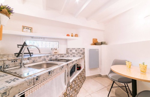 Menton Apartment | Suite-appartement de Charme au Bord de mer
