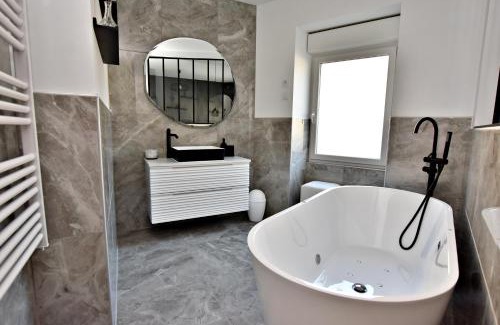Roanne Apartment | Suite Arum classée 3 étoiles avec terrasse