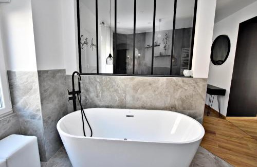 Roanne Apartment | Suite Arum classée 3 étoiles avec terrasse