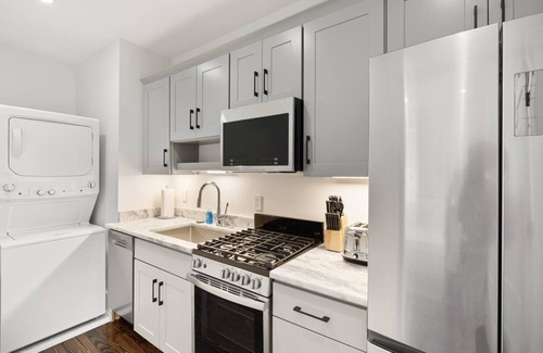 Westside Apartment | Suite B3 at 697 King