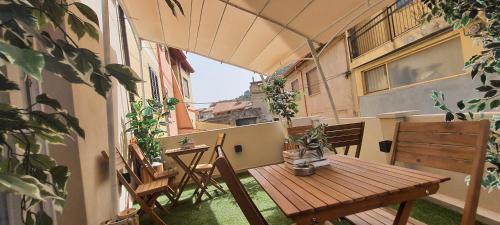 Guspini Apartment | SUITE BLANC APARTMENTS - Monolocali indipendenti con cucina e bagno privato - Check-in e check-out con codice in autonomia h24 - Terrazza in comune NECESSARIO AVERE WATHSAPP O APP DI MESSAGGISTICA ISTANTANEA PER FOTO E VIDEO