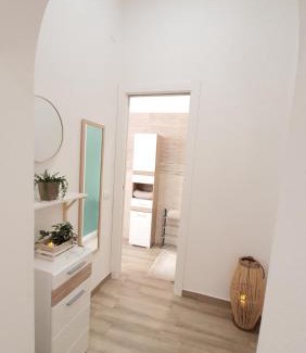 Guspini Apartment | SUITE BLANC APARTMENTS - Monolocali indipendenti con cucina e bagno privato - Check-in e check-out con codice in autonomia h24 - Terrazza in comune NECESSARIO AVERE WATHSAPP O APP DI MESSAGGISTICA ISTANTANEA PER FOTO E VIDEO