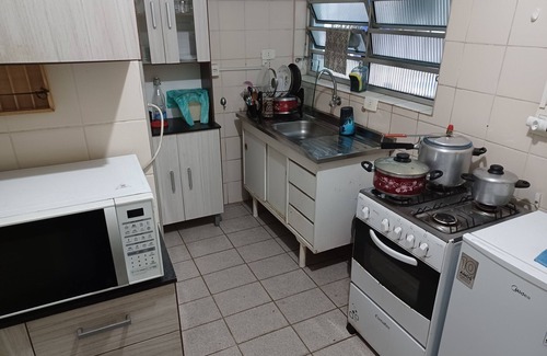 Brooklin Novo House | Suite-BROOKLIN- Fridge-Fan - 10 min walk from Campo Belo subway.