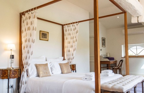 Latresne House | Suite Cèdre, Château Gassies, charm 15 minutes from Bordeaux, up to 4 guests