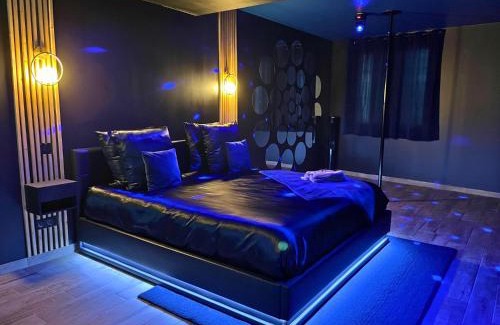 Sainte-Pezenne Apartment | Suite Casanova avec SPA & Escape Love Game - Doux Bleu Jeux