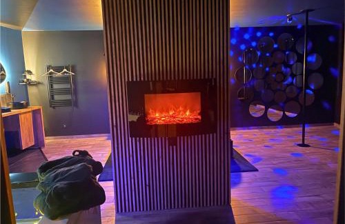 Sainte-Pezenne Apartment | Suite Casanova avec SPA & Escape Love Game - Doux Bleu Jeux