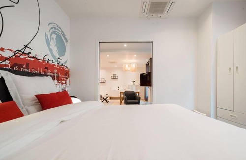 Saint-Thomas-d'Aquin Apartment | SUITE COCTEAU : au cœur de la Rive Gauche, neuf, design, 2/4/6 personnes