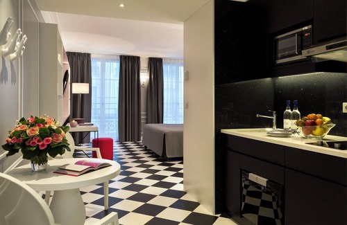 Vivienne Apartment | SUITE COUTURE APARTMENT WITH AIRCON IN OPERA