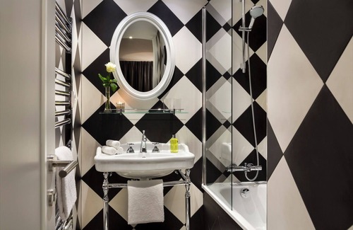 Vivienne Apartment | SUITE COUTURE APARTMENT WITH AIRCON IN OPERA