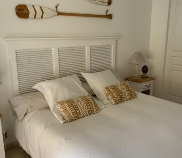 La Londe-les-Maures Bed & Breakfast | Suite dans un petit paradis