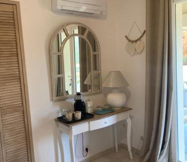 La Londe-les-Maures Bed & Breakfast | Suite dans un petit paradis