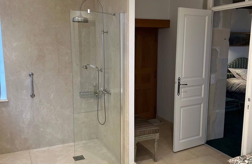 Blay Bed & Breakfast | Suite-Deluxe-Private Bathroom-Garden view-Green & Sieur